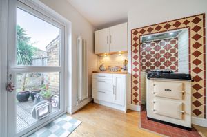 Kitchen diner angle 4- click for photo gallery